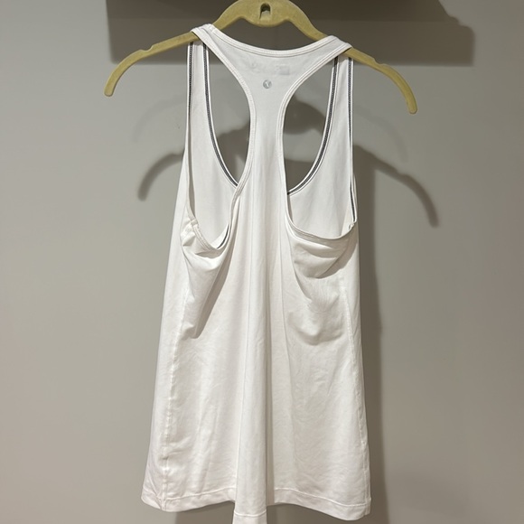 Xersion Workout Slim Fit Top! Size Medium! Worn Twice! - Picture 3 of 5